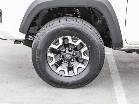 Certified 2023 Toyota Tacoma TRD Off-Road AWD/4WD image 11