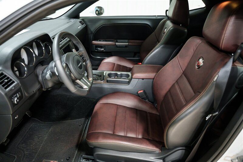Used 2014 Dodge Challenger SXT RWD image 10