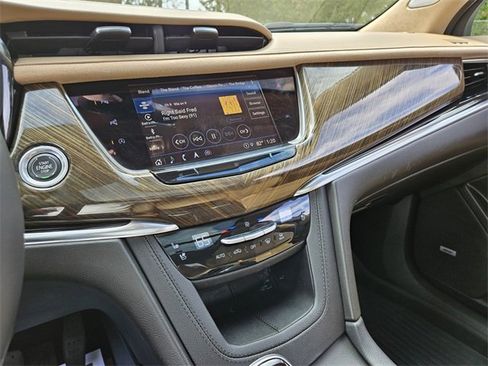 Used 2021 Cadillac XT6 Premium Luxury w/ Platinum Package image 24