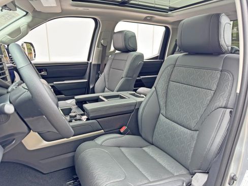 Used 2022 Toyota Tundra Limited AWD/4WD image 41
