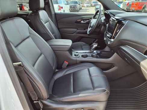 Used 2023 Chevrolet Traverse RS image 13