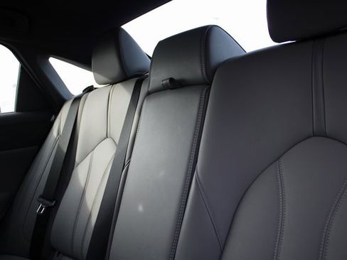 Used 2019 Toyota Avalon Limited image 16