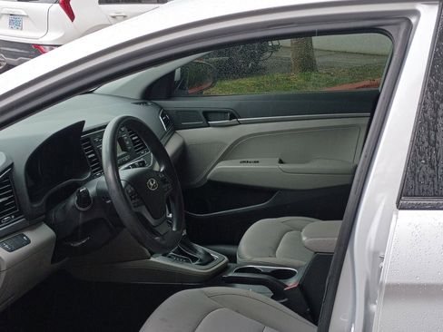 Used 2017 Hyundai Elantra SE image 11
