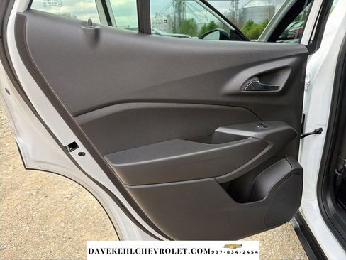 Used 2024 Chevrolet Trax RS w/ Sunroof Package image 14