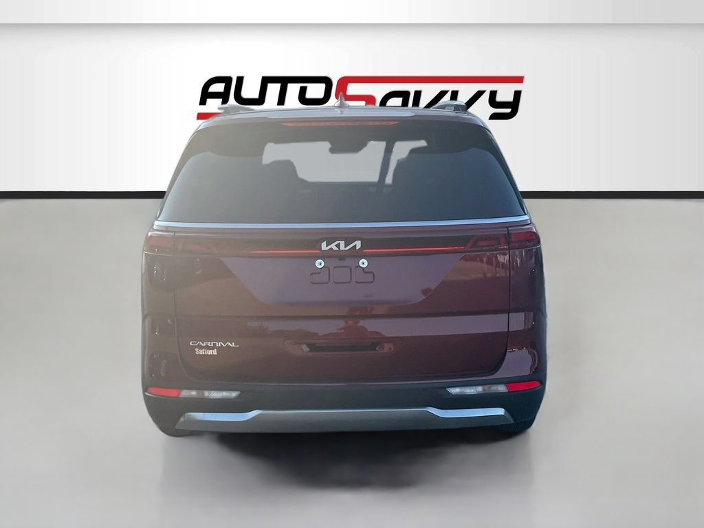 Used 2024 Kia Carnival SX FWD image 6