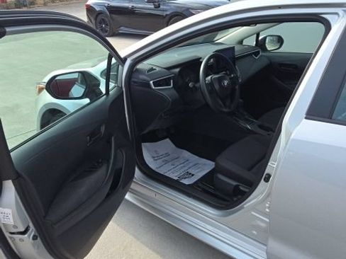 Used 2025 Toyota Corolla LE FWD image 9