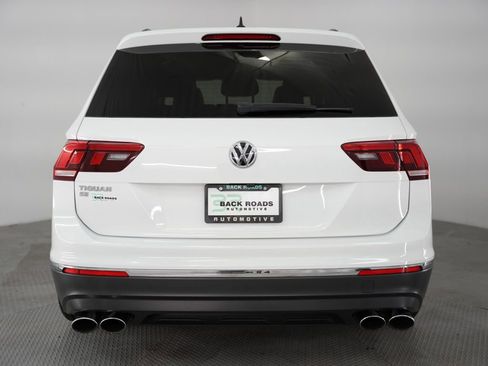 Used 2021 Volkswagen Tiguan SE w/ Panoramic Sunroof Package FWD image 8