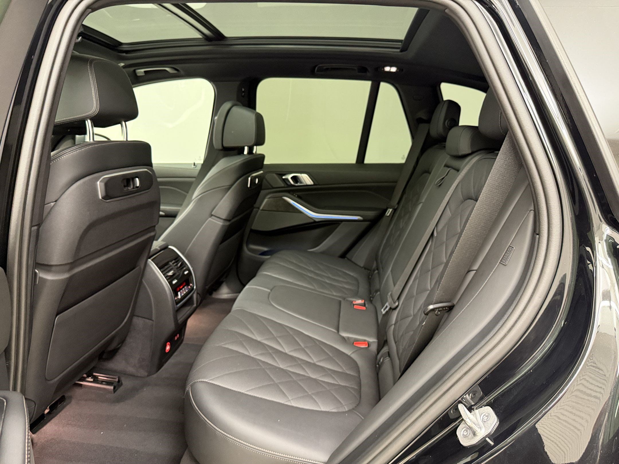 Used 2024 BMW X5 sDrive40i w/ Premium Package RWD image 23