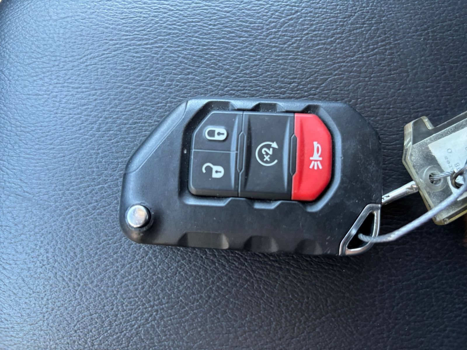 Used 2025 Jeep Wrangler Unlimited Sahara AWD/4WD image 24
