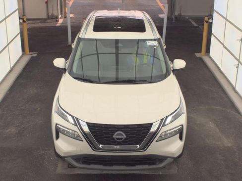 Used 2023 Nissan Rogue SV w/ SV Premium B Package FWD image 2