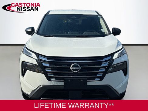 Used 2024 Nissan Rogue S AWD/4WD image 2