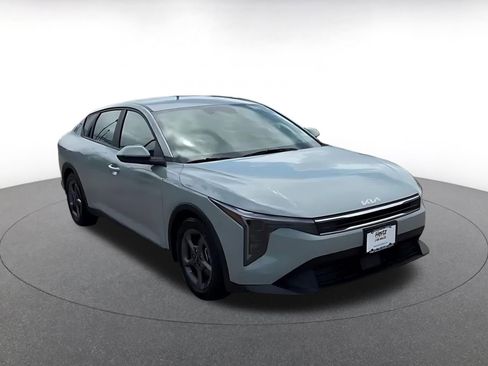 Used 2025 Kia K4 LXS image 3