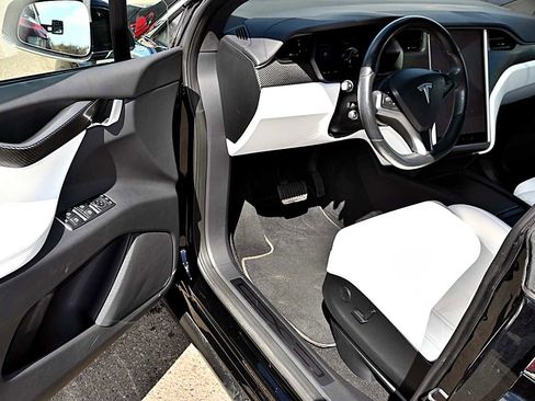 Used 2018 Tesla Model X 100D image 24