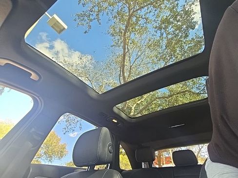 Used 2019 Mercedes-Benz GLC 350e 4MATIC image 25