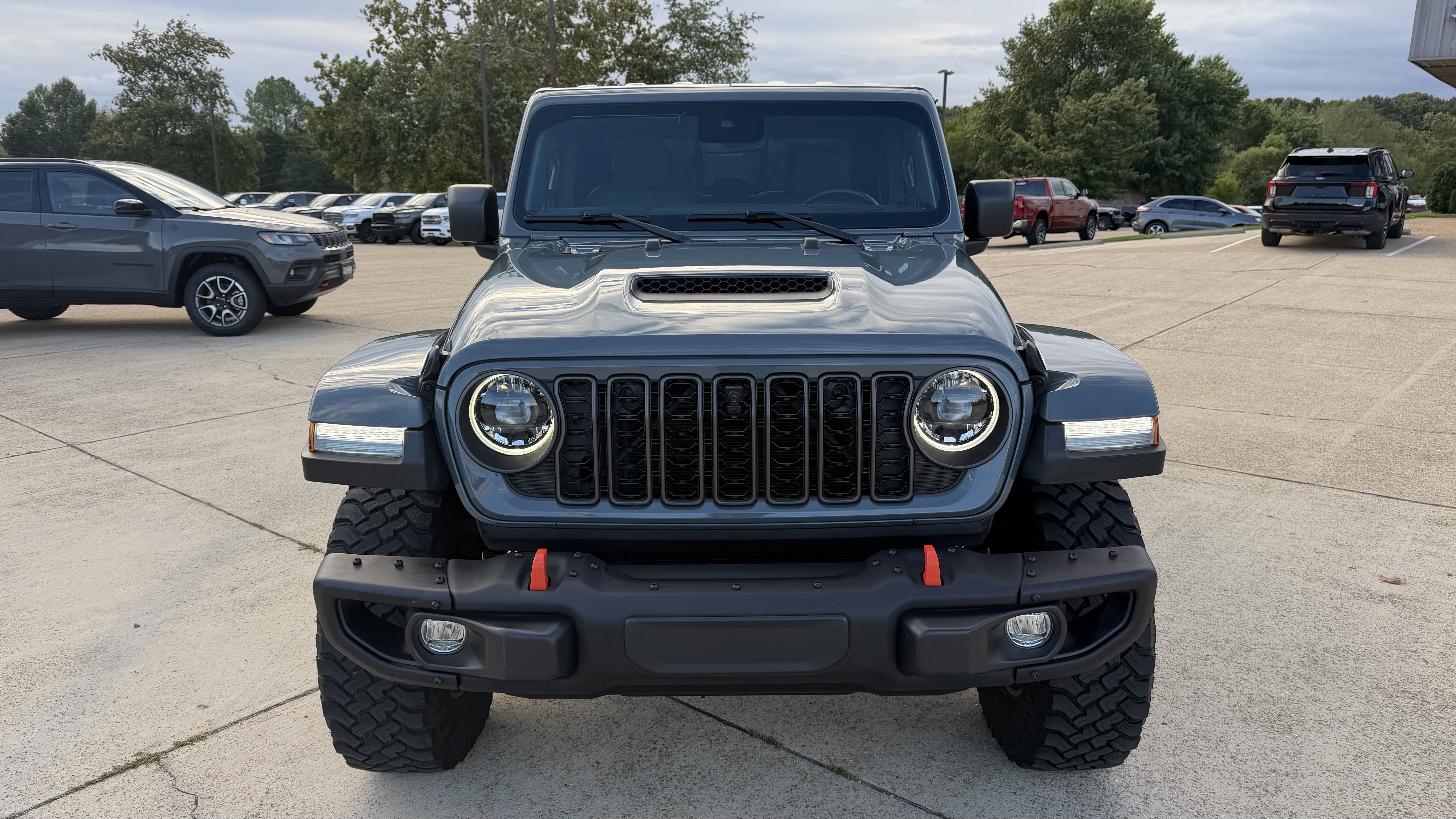Used 2024 Jeep Gladiator Mojave AWD/4WD image 3