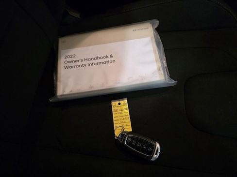 Used 2022 Hyundai Elantra SEL w/ Convenience + Premium Package image 9