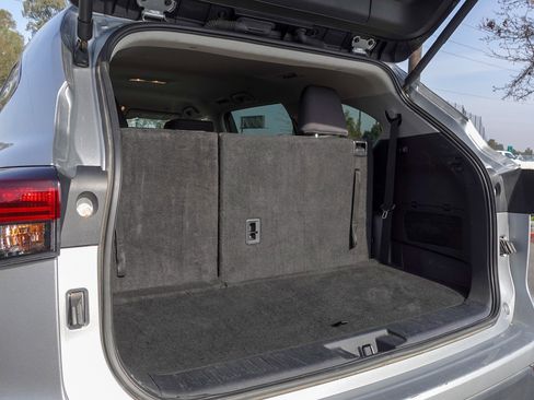 Used 2024 Toyota Highlander LE image 25