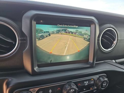 Used 2022 Jeep Wrangler Unlimited Sahara w/ Cold Weather Group AWD/4WD image 14