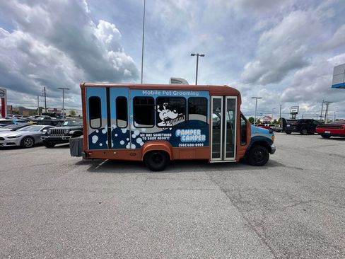 Used 2006 Ford E-350 and Econoline 350 Super Duty RWD image 7