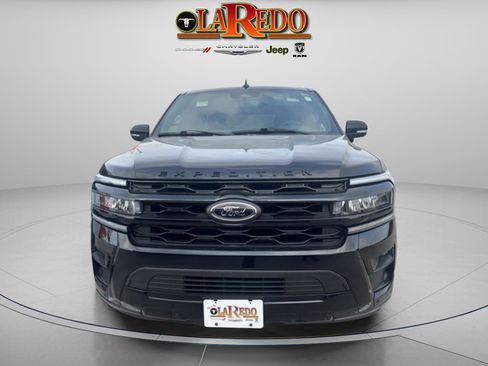 Used 2023 Ford Expedition Limited image 3