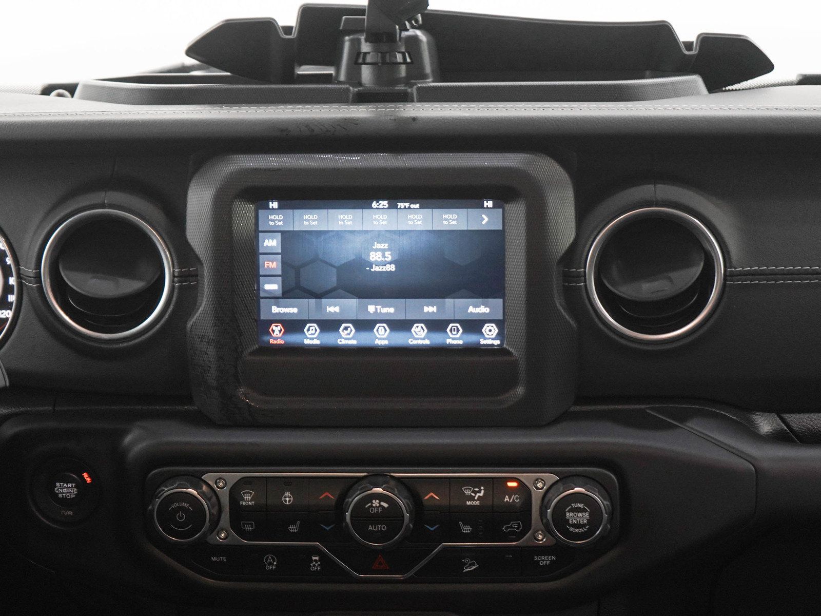 Used 2018 Jeep Wrangler Unlimited Sahara w/ Cold Weather Group AWD/4WD image 15