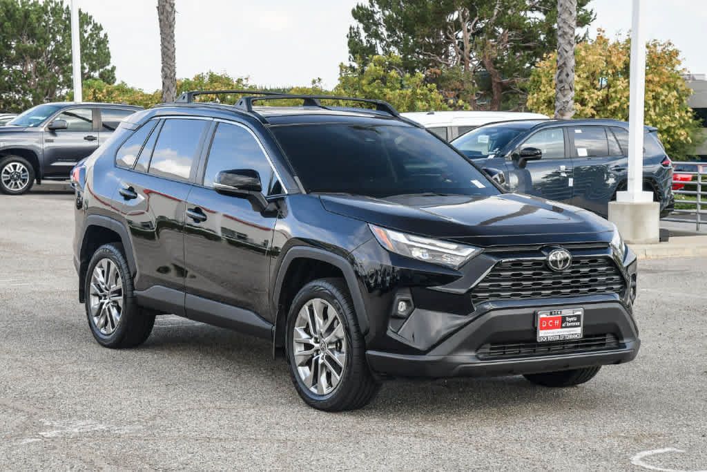 Used 2022 Toyota RAV4 XLE Premium FWD image 3