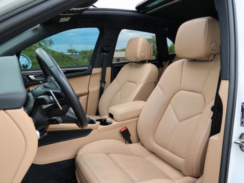 Certified 2023 Porsche Macan Turbo AWD/4WD image 5