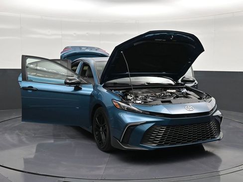 Used 2025 Toyota Camry SE w/ Convenience Package image 28