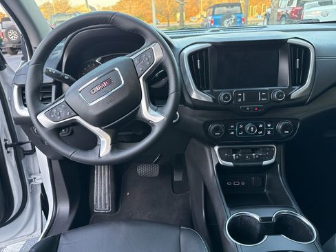 Used 2024 GMC Terrain SLT image 18