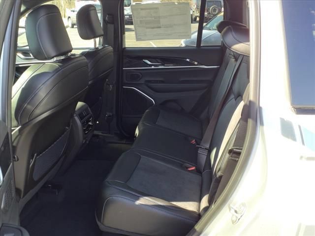 New 2023 Jeep Grand Cherokee Trailhawk AWD/4WD image 12