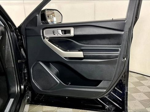 Used 2022 Ford Explorer Limited w/ Equipment Group 301A image 24