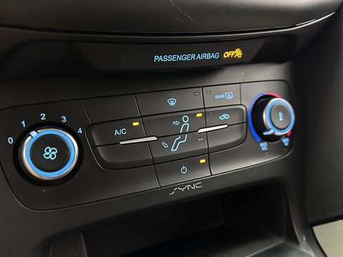 Used 2018 Ford Focus SE image 16