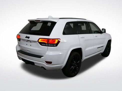 Used 2022 Jeep Grand Cherokee Laredo X AWD/4WD image 3