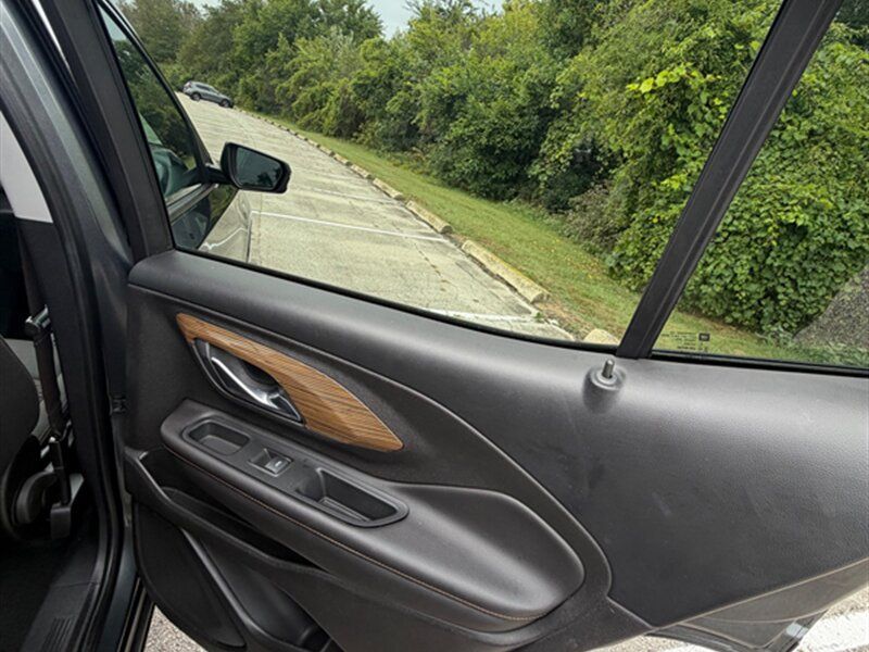Used 2019 GMC Terrain SLE w/ Driver Convenience Package FWD image 24