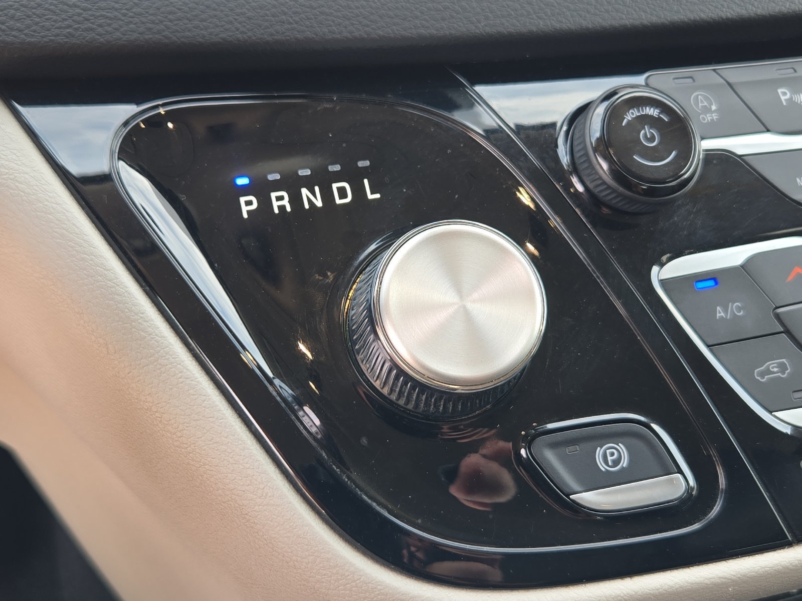 Used 2023 Chrysler Pacifica Touring-L FWD image 20