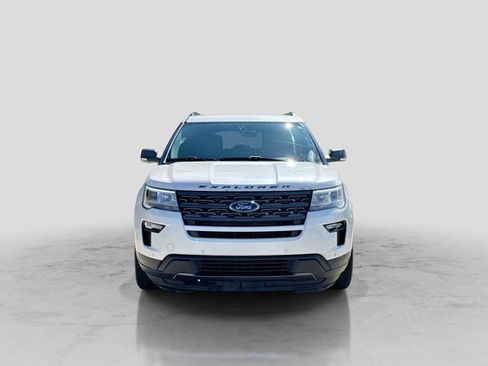 Used 2018 Ford Explorer XLT w/ Equipment Group 202A AWD/4WD image 9