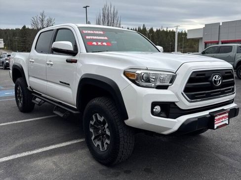 Used 2016 Toyota Tacoma TRD Off-Road w/ Towing Package image 4