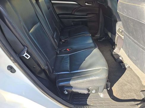 Used 2016 Toyota Highlander XLE AWD/4WD image 12