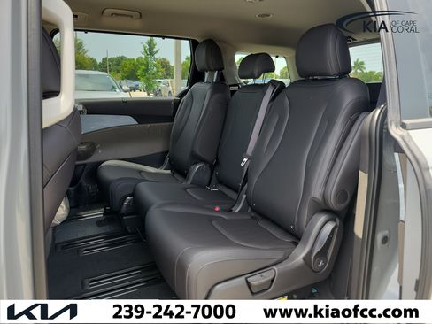 New 2026 Kia Carnival EX FWD image 12