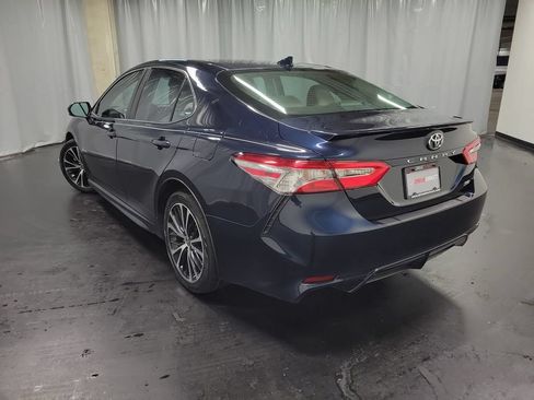 Used 2020 Toyota Camry SE FWD image 6