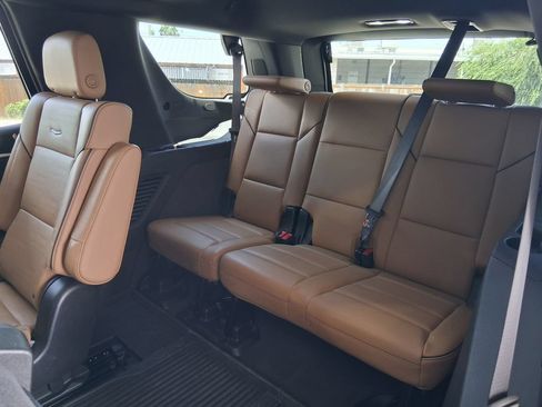 Used 2025 Cadillac Escalade Premium Luxury RWD image 25