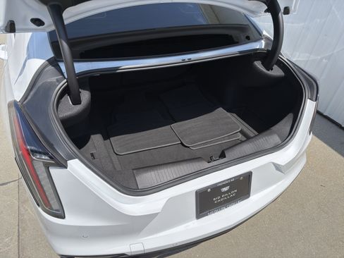 Used 2022 Cadillac CT4 V Blackwing w/ Carbon Fiber 1 Package RWD image 5