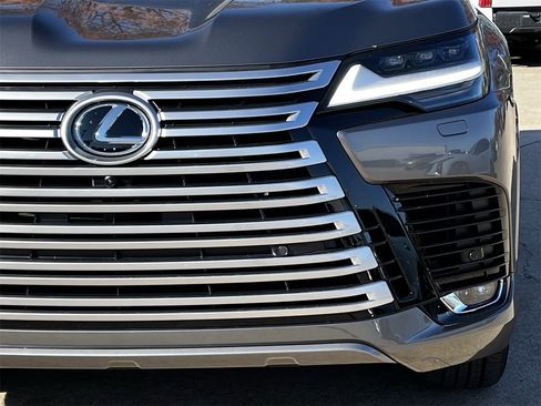 Used 2024 Lexus LX 600 4WD w/ Luxury Package image 8