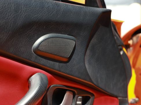 Used 2005 Honda S2000 image 37