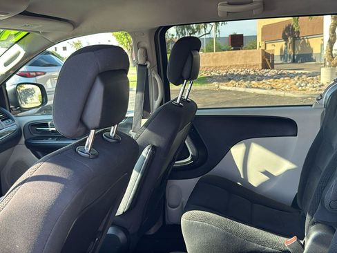 Used 2019 Dodge Grand Caravan SE FWD image 21