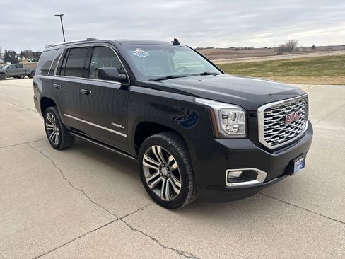 Used 2018 GMC Yukon Denali w/ Denali Ultimate Package image 3