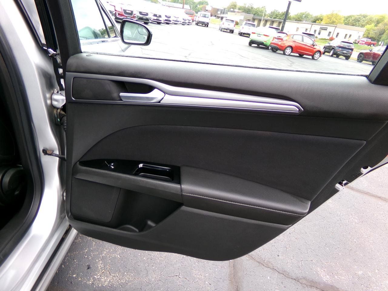 Used 2014 Ford Fusion SE FWD image 34
