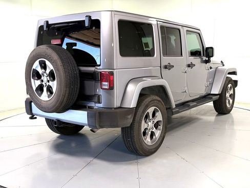 Used 2017 Jeep Wrangler Unlimited Sahara w/ Connectivity Group image 5