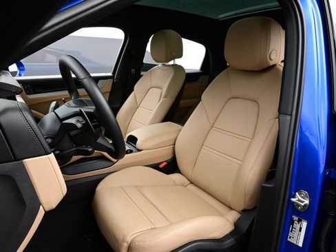 Certified 2025 Porsche Cayenne S AWD/4WD image 5