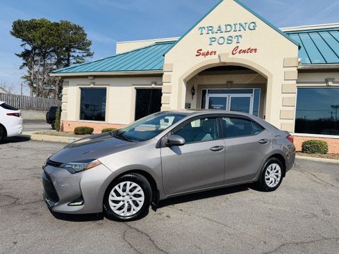 Used 2018 Toyota Corolla LE image 22